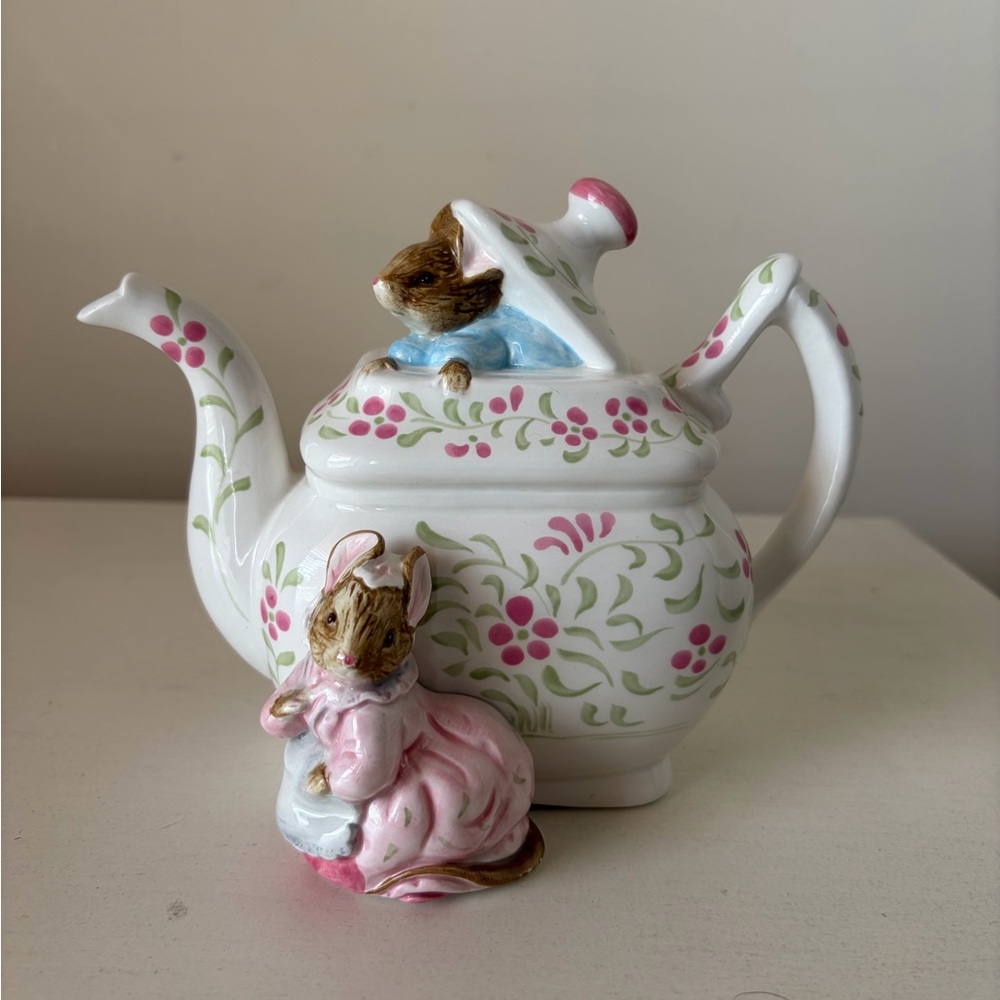 1990 Ceramic Schmid Beatrix Potter Tea For Two Musical Tea Pot Ornament